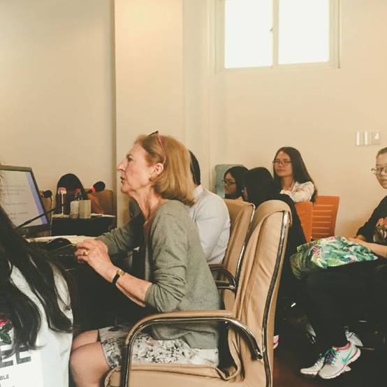 挪威奥斯陆大学著名教授Bente Christensen驻伊人直播
讲学.jpg